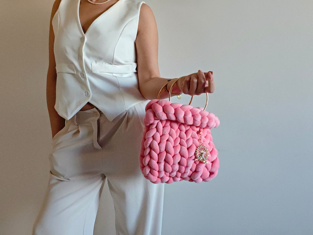 GILET BIANCO CON SCOLLO A V