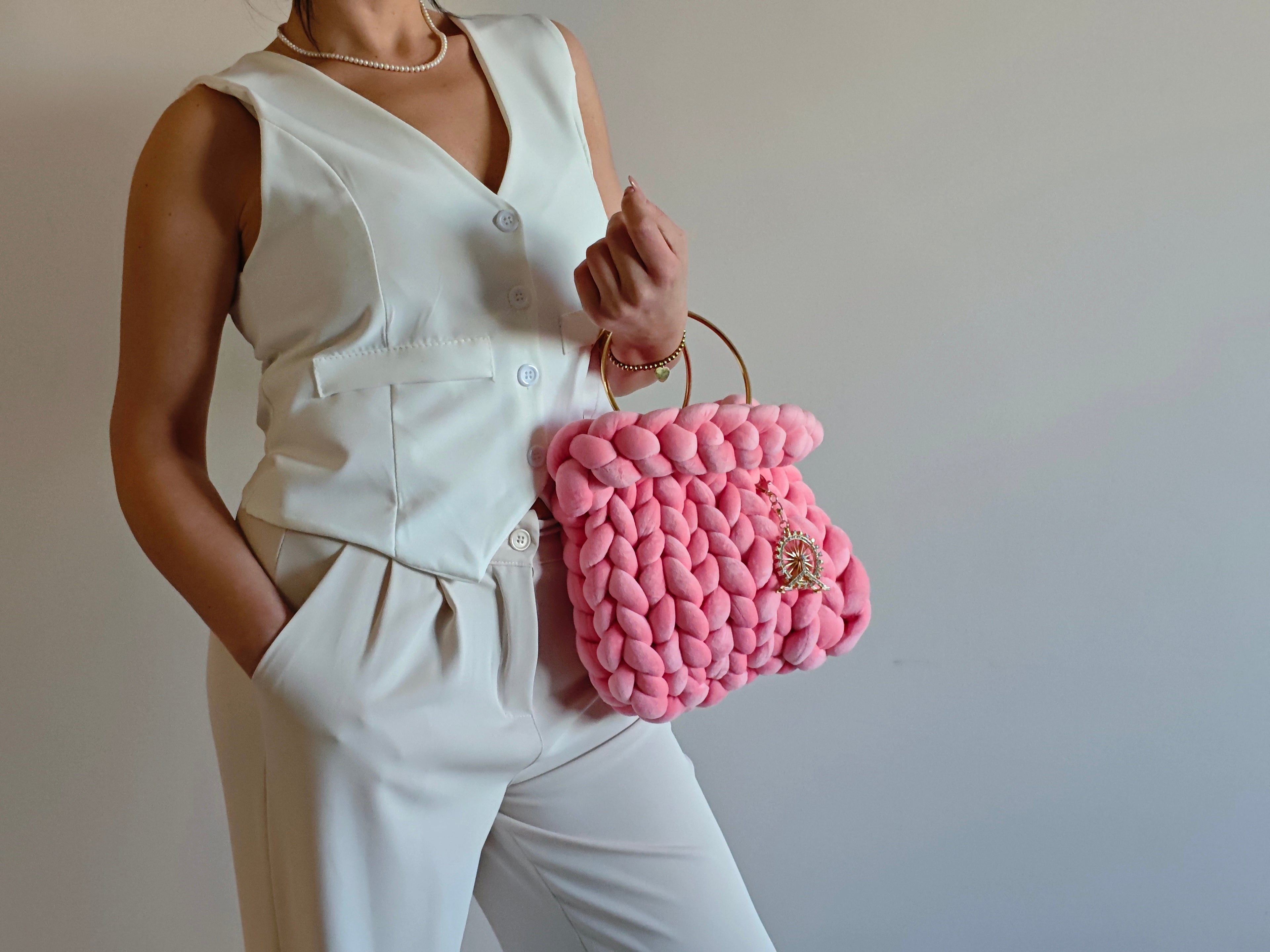GILET BIANCO CON SCOLLO A V