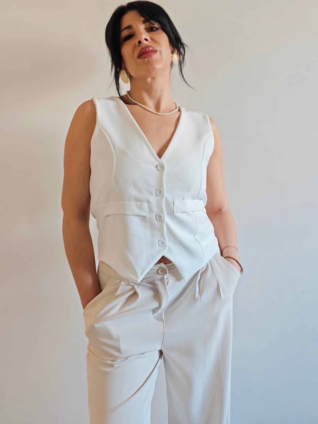 GILET BIANCO CON SCOLLO A V