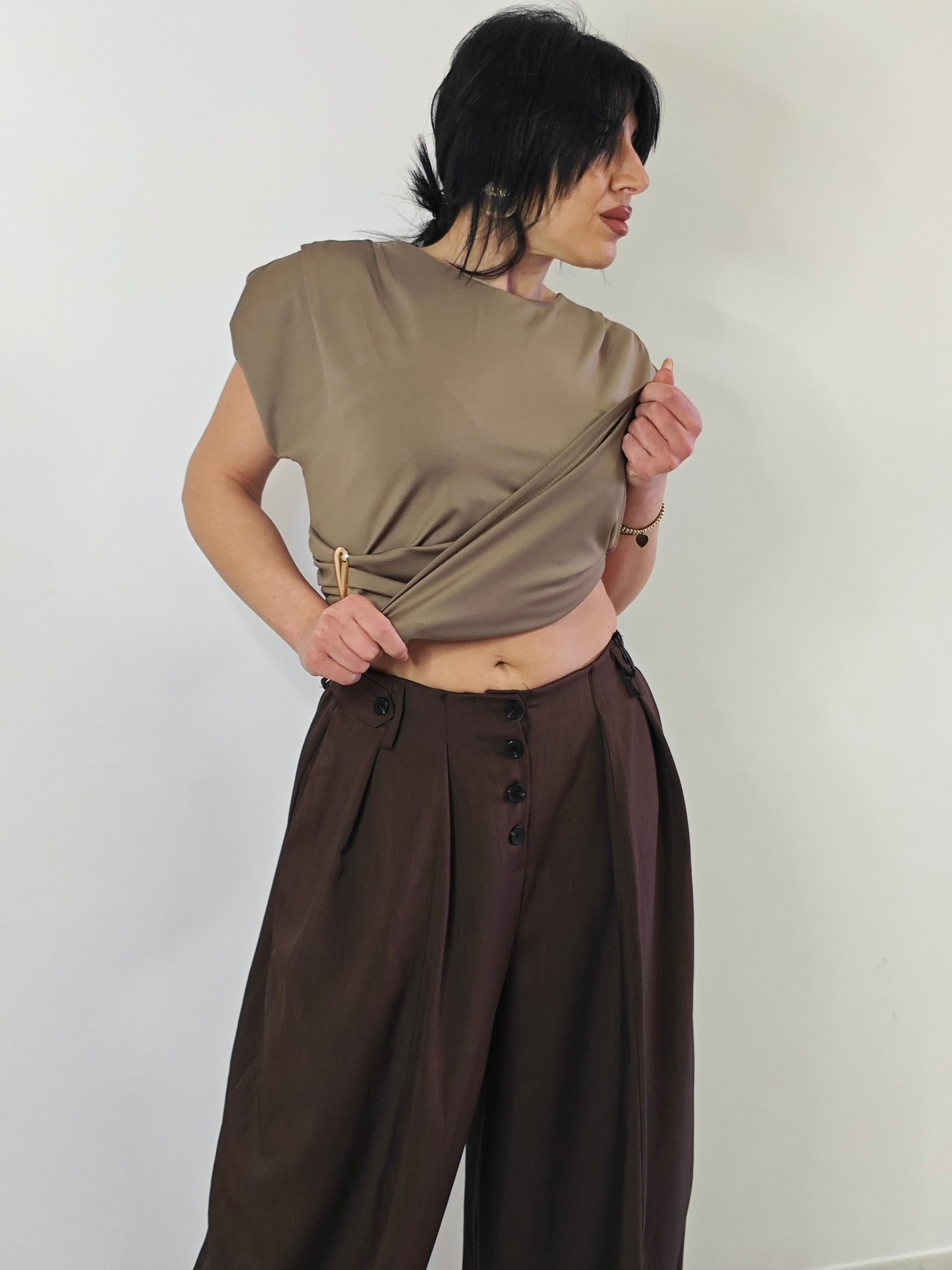 PANTALONI PALAZZO MARRONE CON PINCE