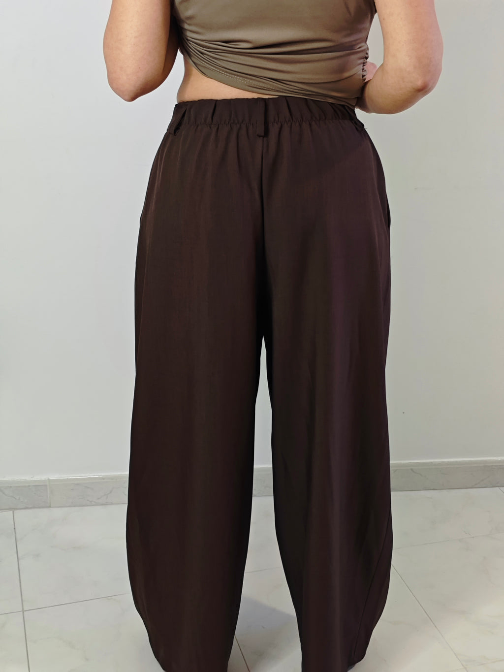 PANTALONI PALAZZO MARRONE CON PINCE