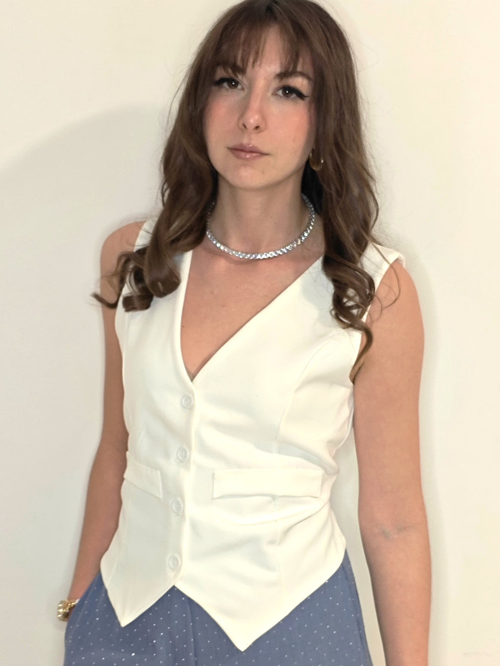 GILET BIANCO CON SCOLLO A V