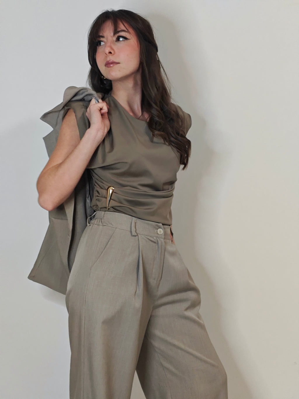 Tailleur BB beige tortora - dettaglio pantaloni coordinati